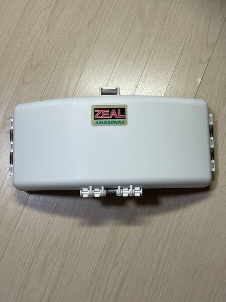 ZEAL ズイール アマゾン ウエストボックス 2001年 ホワイト 超便利! ※画像のルアーは商品ではありません。BOXのみです