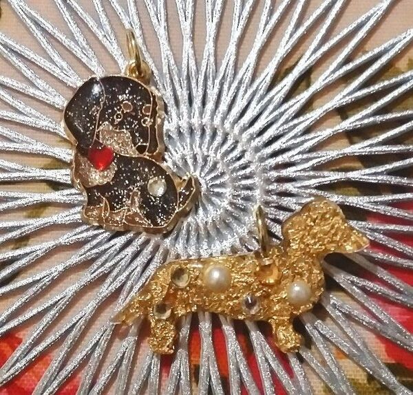 ダックスフント 犬 ペンダントヘッド ペンダントトップ レディース ネックレス 金色 ゴールド 茶色 ブラウン ペット