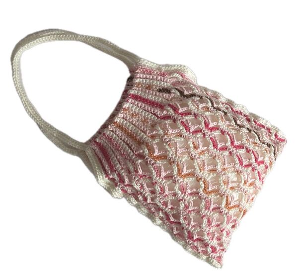 いちごみるく色のメッシュバッグ ハンドメイド かぎ針編み