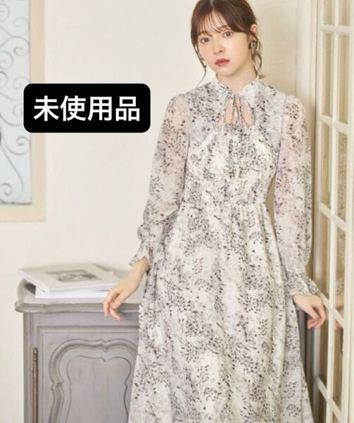 tocco closet トッコクローゼット オフホワイト 花柄 りぼん付きシャーリング切替シルエットフラワープリントワンピース