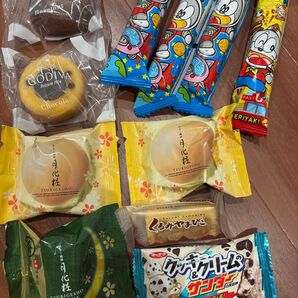 個包装お菓子セットGODIVAティグレ月化粧抹茶プレーンうまい棒など