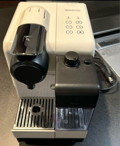 ネスプレッソ NESPRESSO カプセル式コーヒーメーカー /ラティシマ・タッチF511WH ホワイト コーヒーマシン ラテ可能