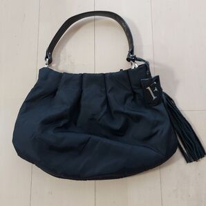 FURLA ハンドバッグ ナイロン ブラック チャーム タッセル付き