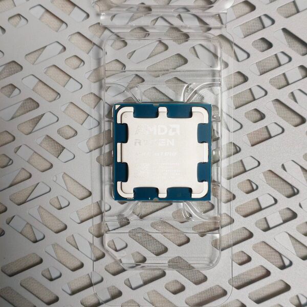 AMD Ryzen 7 8700F バルク品 新品