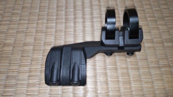 中古マグプルタイプ 樹脂製ライトマウント レプリカ? 右側装着 逃がし加工有り