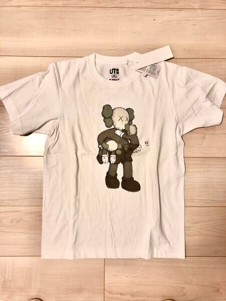 ユニクロ Tシャツ コラボ KAWS カウズ XS
