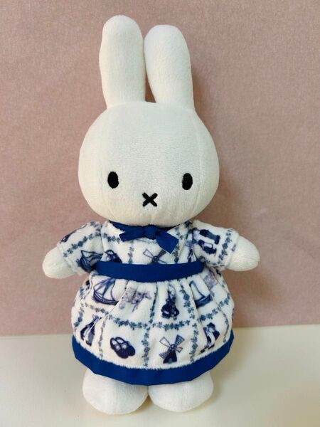 《お値下げしました》ぬいぐるみ miffy ミッフィー オランダ限定 デルフトブルー伝統柄ドレス