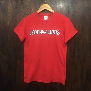 アメリカ古着 半袖Tシャツ LEON LIONS プリントTシャツ 赤 Sサイズ