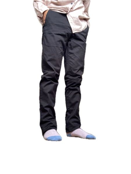 スタイルアップ◎スリムフィット黒パンツ(メンズ・170〜175cm向け)