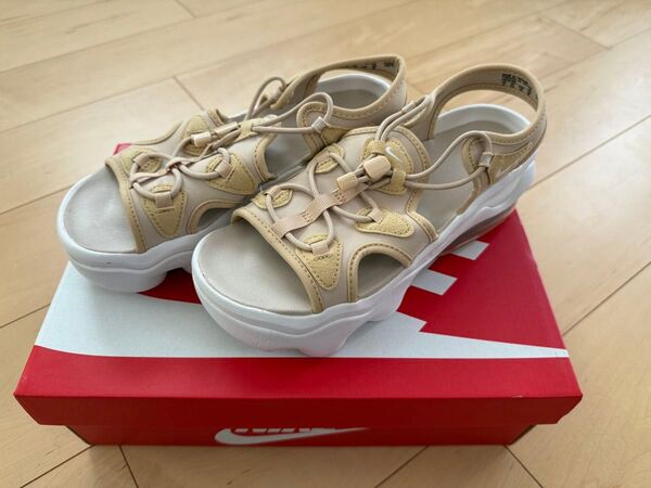 NIKE エアマックスココ ベージュ