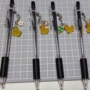 ハンドメイド蓄光アヒルチャーム付きボールペン 8本セット