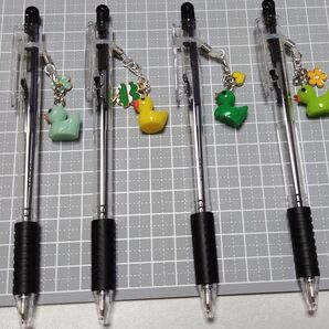 ハンドメイド☆アヒル チャーム付きボールペン 8本セット