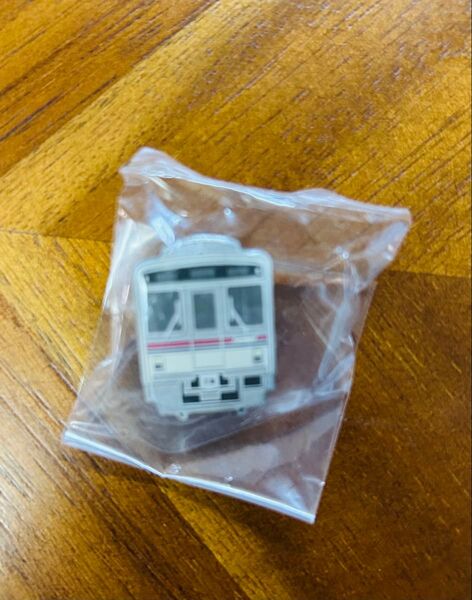 ■京王電鉄 7000系 鉄道ピンズ ピンバッジ 通勤電車 ご当地ピンズ