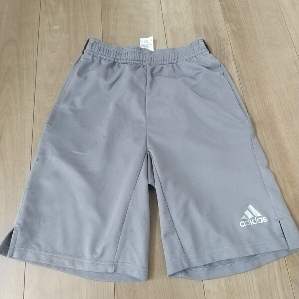 adidas アディダス グレー ハーフパンツ 150