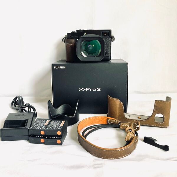 FUJIFILM X-Pro2 とxf 23mm f1.4r 純正バッテリー4個 Ulyssesカバー他付属品多数 良品