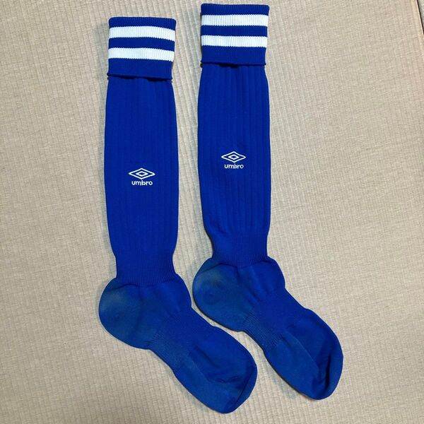 umbro サッカーソックス ブルー 白ライン入り
