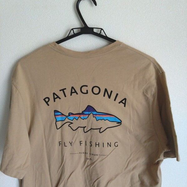 レア Patagonia ベージュ Tシャツ バックプリント FLY FISHING men's M 半袖Tシャツ