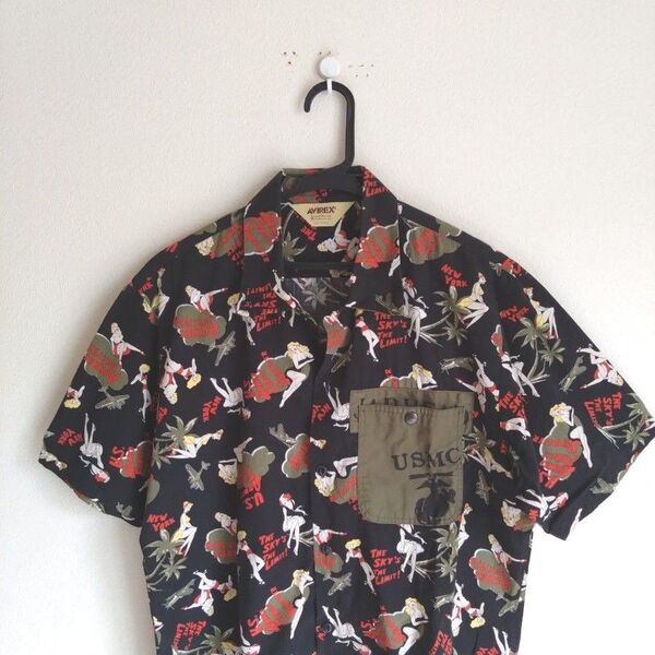 美品 AVIREX ブラック 総柄 アロハシャツ レーヨン sexy men's L ハワイアンシャツ 半袖シャツ