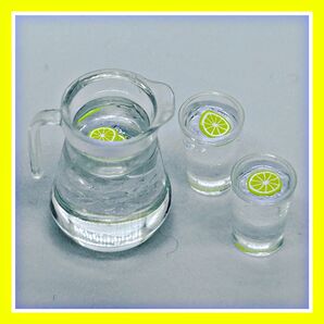新品ミニチュア3点 レモン水ピッチャーx1 グラスx2 レモンウォーター ドール食器 ドリンク 撮影用雑貨グッズ小物コレクション