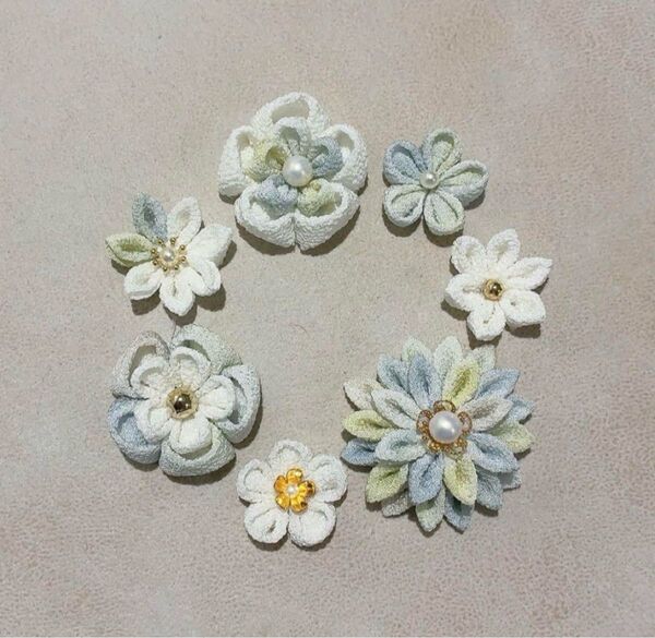 ちりめん細工 つまみ細工 ハンドメイド お花のモチーフ ブローチ 成人式 ちりめん 和装 結婚式 七五三 ヘアアクセサリー