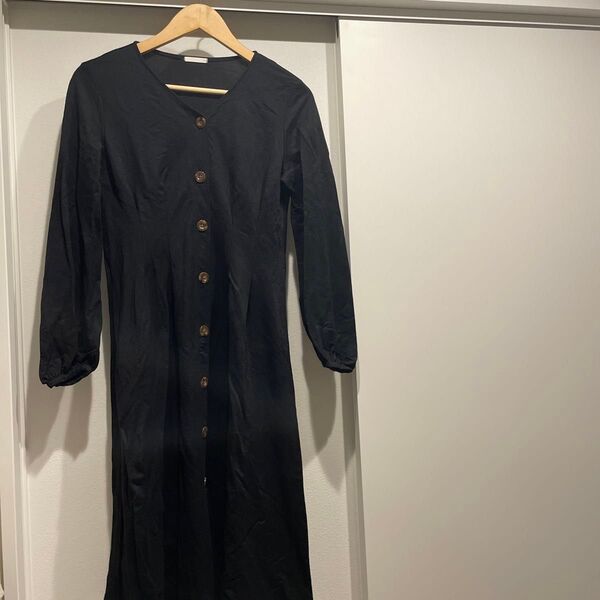 黒のロングワンピース シンプル ボタン guワンピース ロングワンピース ワンピース