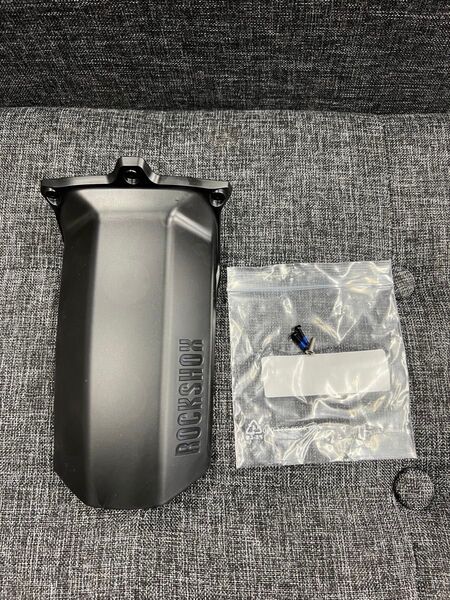 ROCKSHOX ロックショック フェンダー 泥除け マウンテンバイク 未使用 ボルト1本ありません。