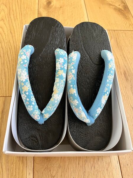 値下げ!浴衣の草履 下駄 2度着用 水色系 花柄