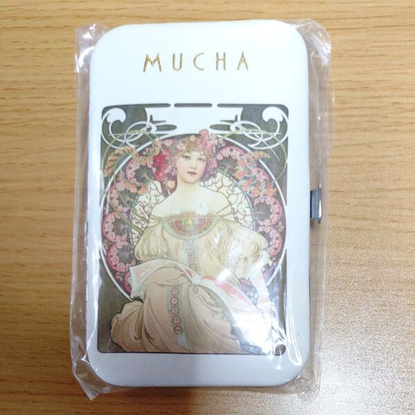 GLOW MUCHA お裁縫キット入り アートケース。
