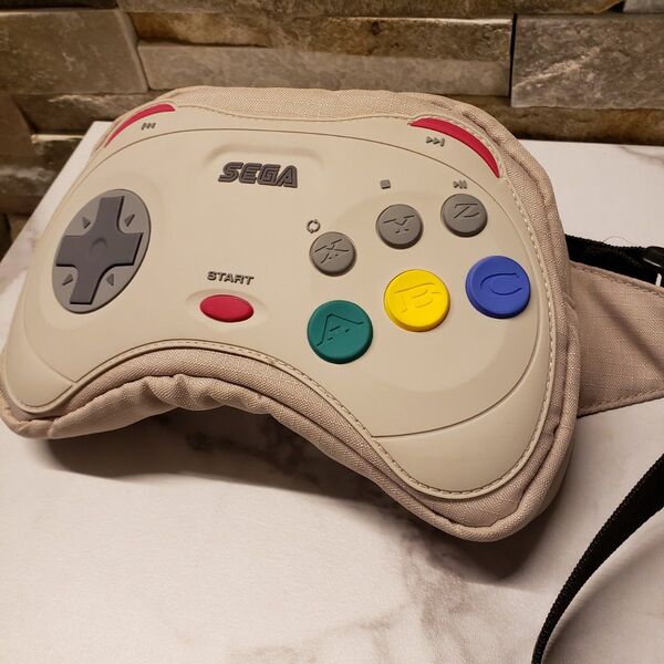 ZARA ザラ SEGA コラボ セガサターン コントローラー型 ショルダー ポーチ バッグ ウエストポーチ