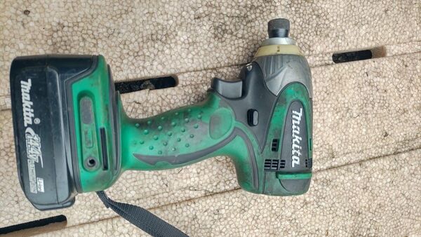 マキタ MAKITA 充電式インパクトドライバー TD135D 14.4V