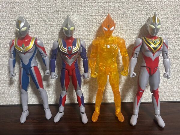ウルトラアクションフィギュア ウルトラマンティガ ダイナ ガイア グリッター 可動式フィギュア 関節可動 関節可動式 マルチ V2