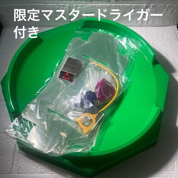 公式サイズベイスタジアム 爆転シュートベイブレード フェンス、ベイブレード付き