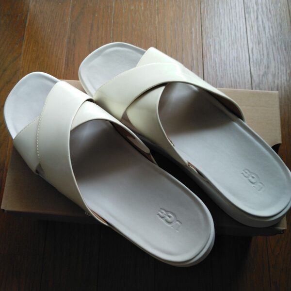 UGG アグ クロスベルト サンダル 25㎝ size8