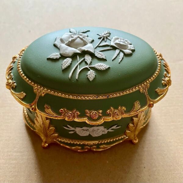 【昭和レトロ】SANKYO オルゴール 小物入れ アクセサリーケース ジュエリーケース 緑 金 バラ カメオ風 アンティーク