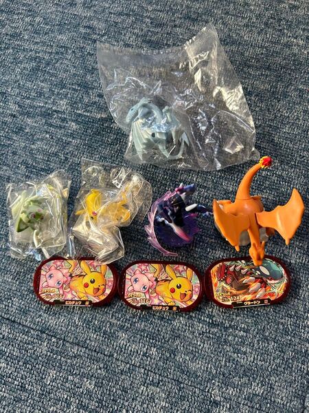 ポケモンカプセルアクト フィギュア ソウブレイズ リザードン ピカチュウ ニャオハ ブルーアイズホワイトドラゴン