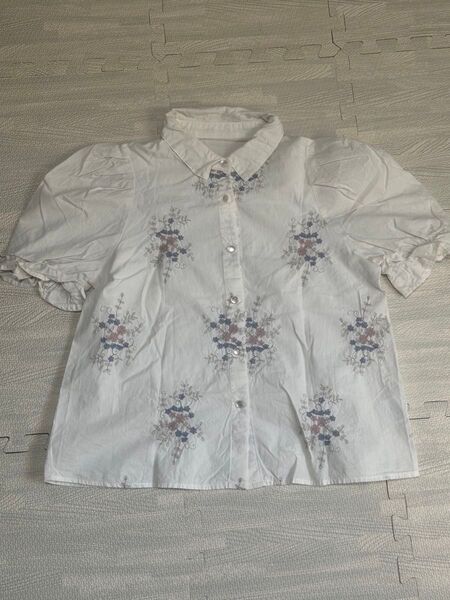 半袖ブラウス 花柄刺繍入り 白 M