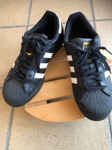 adidasアディダス スニーカー サイズ25.5cm