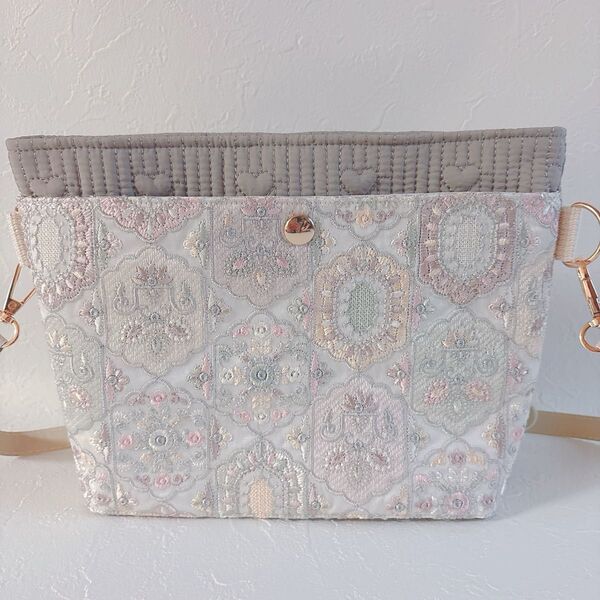 インド刺繍生地 ヌビ ハートキルティング ショルダーバッグ ポシェット メルヘン サコッシュ ハンドメイド