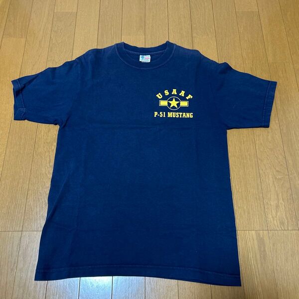 バズリクソンズ USAAF P-51 MUSTANG プリントTシャツ ネイビー
