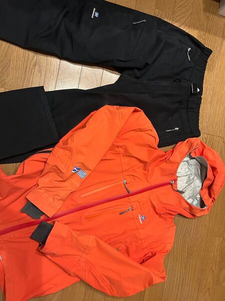 【ファイントラック】エバーブレスバリオSサイズ uzu outfits別注モデル アルパインパンツMサイズ【レインウェア】