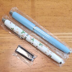 【2本セット】ウエッジウッド ボールペン 水色×ストロベリー柄 新品