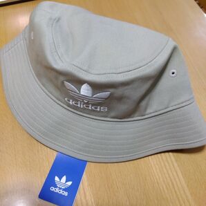 アディダスオリジナルス バケットハット 新品!サイズ54−57センチ 帽子 定価3850円