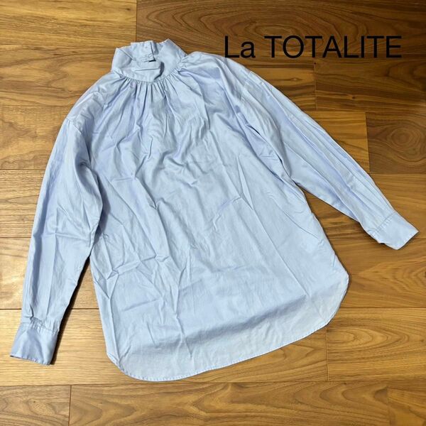 La TOTALITE ハイネック バッグフリルブラウス