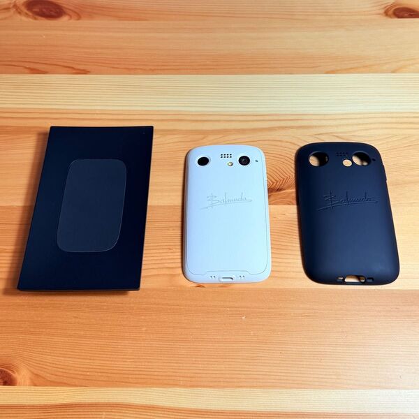 【5/31まで大特価SALE】BALMUDA Phone 128GB SIMフリー 純正ケース&純正ワイヤレス充電器セット