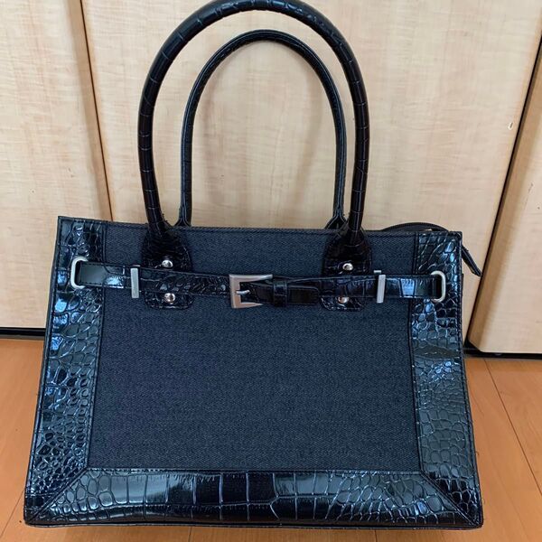 ハンドバッグ 黒 エナメル デニム ベルト バックル シルバー