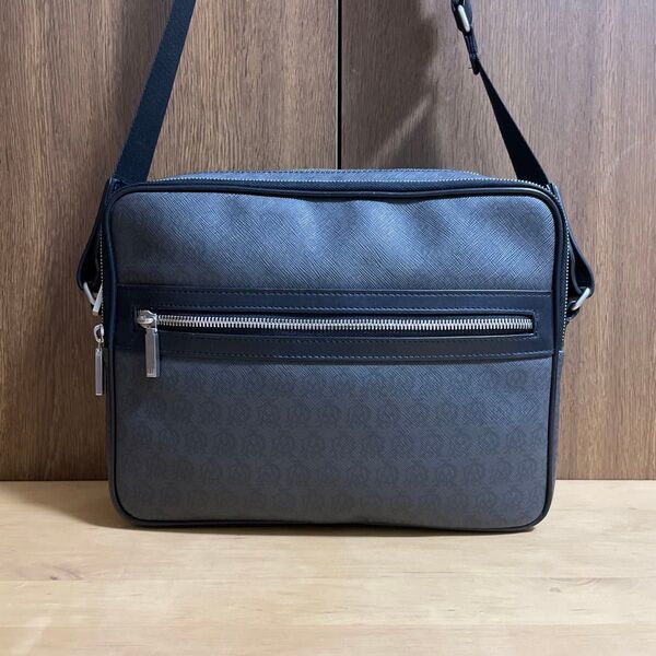 美品 ダンヒル ショルダーバッグ ウィンザー 二層式 黒 モノグラム 総柄 希少 レザー 斜め掛け クロスボディ