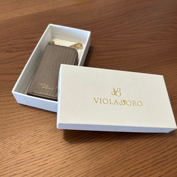 ☆クーポンご利用で¥200off☆VIOLAd’ ORO ヴィオラドーロ リザード調 スマートキーケース V1383