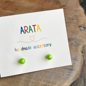 ハンドメイド まち針ピアス 黄緑 イエローグリーン