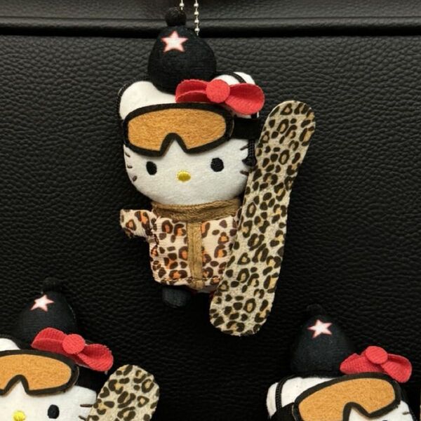 ハローキティ スノーボードマスコット ヒョウ柄 ギャル スノボ かわいい ぬいぐるみ