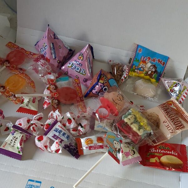 お菓子詰め合わせ まとめ売りスヌーピーチョコ、指輪あめ